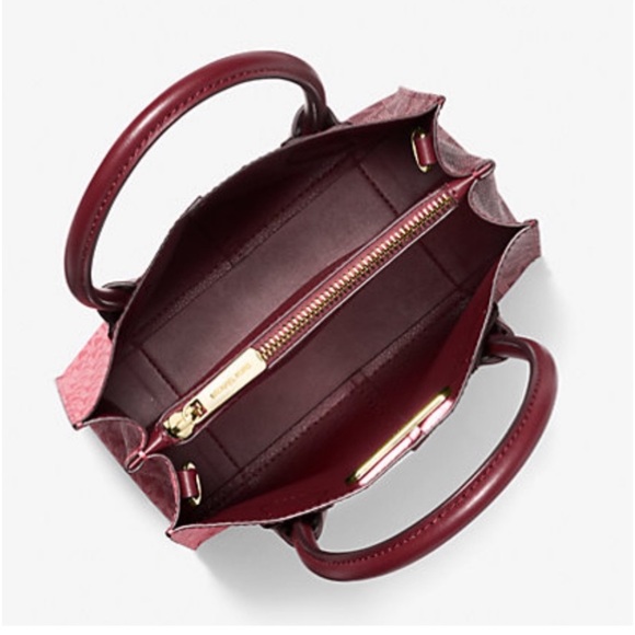 Michael Kors Mercer
Medium Two-Tone Logo
Crossbody Bag - Picture 5 of 14